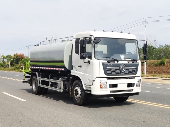 东风天锦洒水车